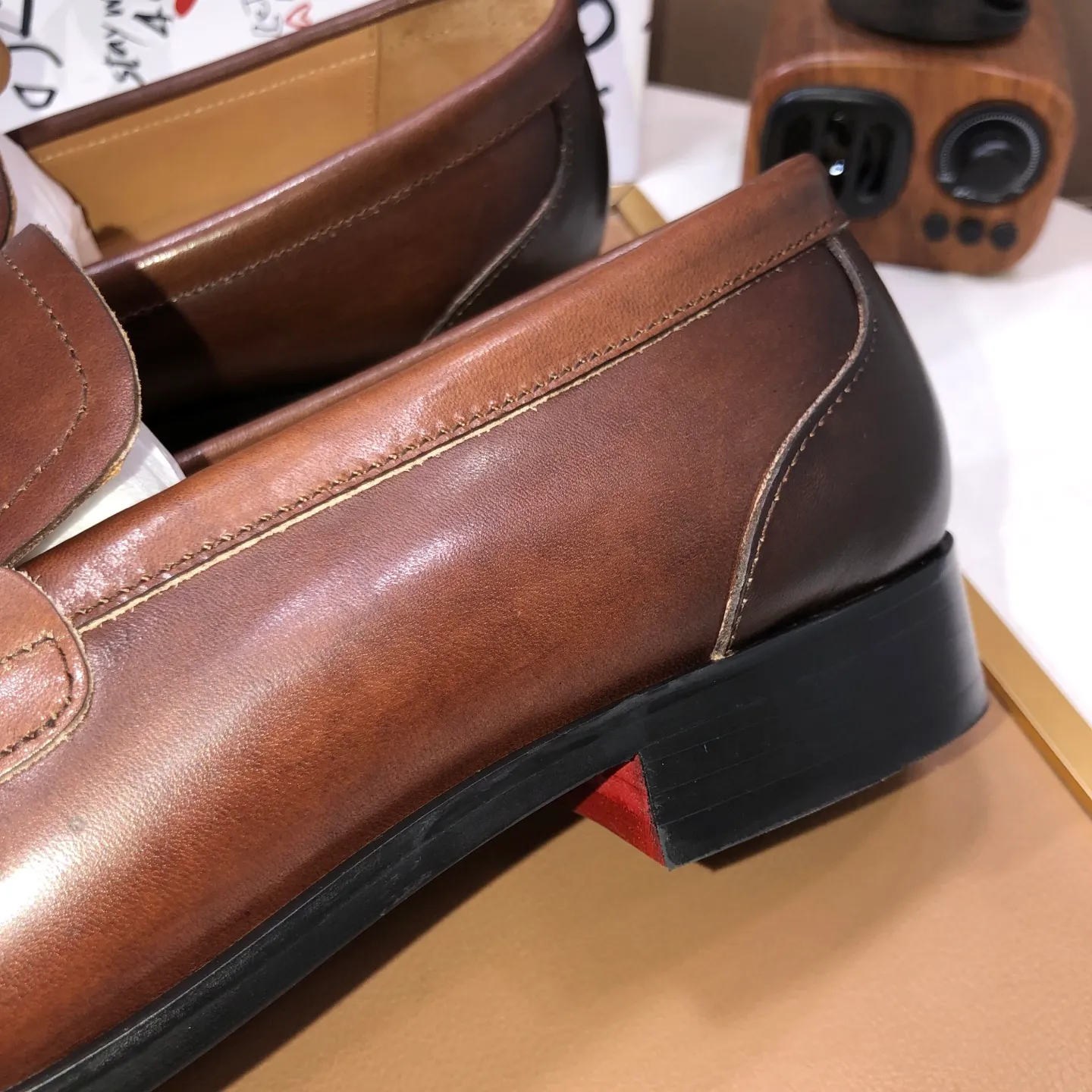 Ex-factory price 500💰DG top quality🔍🔍men's new leather shoes🚹Sold simultaneously at counters⚠Shoe uppers are imported cowhide from Italy, fully imported cowhide lining, imported accessories💪💪, completely 1⃣️ to 1⃣️replica🇮🇹 💪💪, ⚠Sole: The original sole is specially provided by the original factory, the exclusive movable molded sole is super comfortable, ⚠The original factory follows the order, 🔍🔍high quality, you can enter and exit the counter at will, welcome to compare ⚠Number of sizes: 38-44 (45 customized)